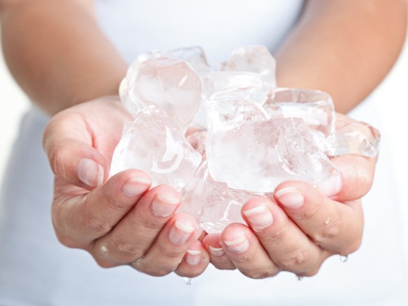 Hand cooling and body temperature, cardio and perceptual responses during cycling in heat.